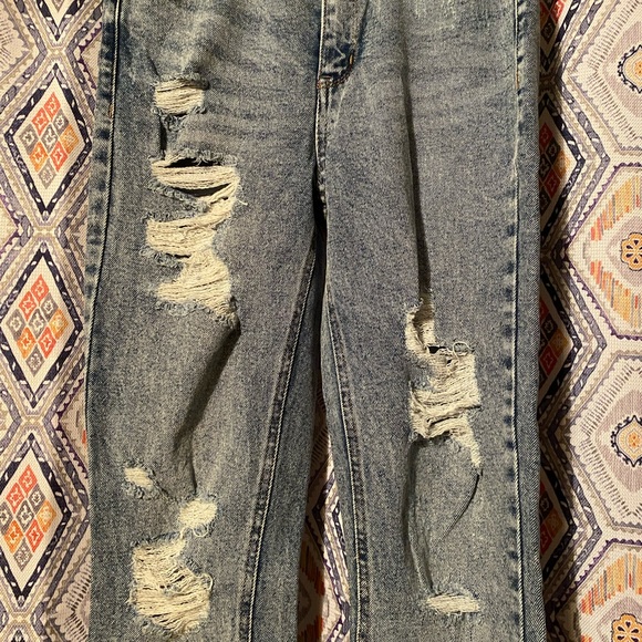 High waisted ripped jeans - Picture 4 of 8